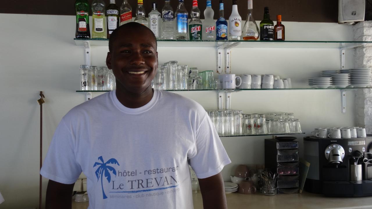Le Trevani Hotel Koungou Ngoại thất bức ảnh
