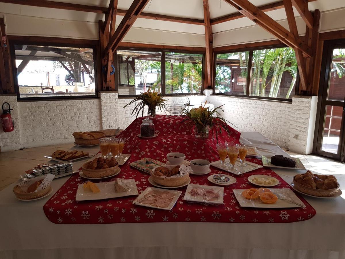 Le Trevani Hotel Koungou Ngoại thất bức ảnh